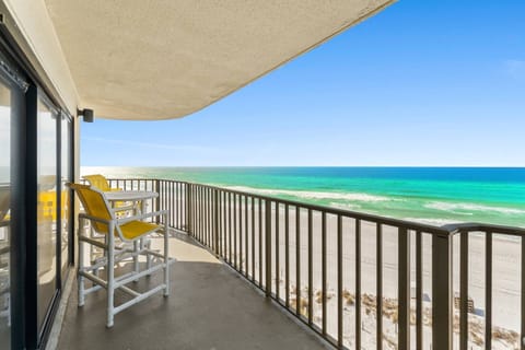 Feel the Gulf's breeze every afternoon on the balcony.