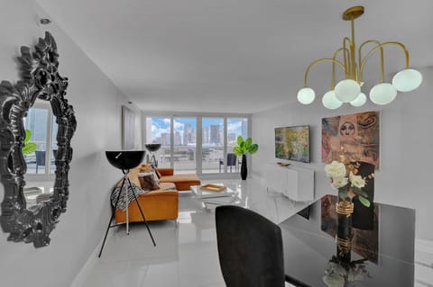 Dining area for 6, living room, Roku tv, Balcony access