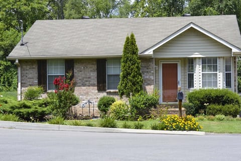 Nashville Vacation Rental | 3BR | 1.5 BA | 1,096 Sq Ft | Stairs Required
