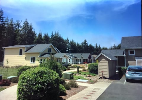 Parking spot - so safe and quiet 0 no road in front of house