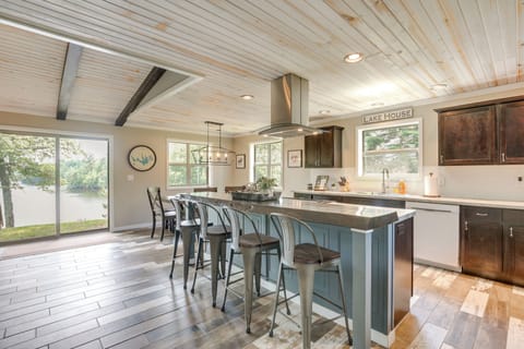 Fully Equipped Kitchen | Dishware/Flatware