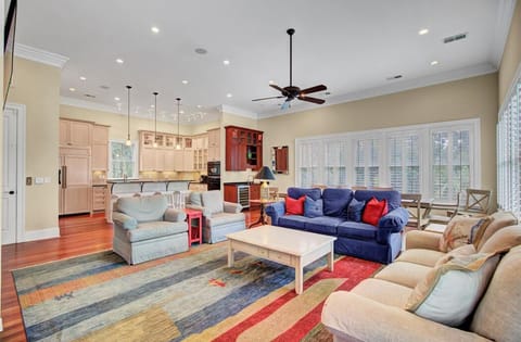 Spacious living room to accommodate your whole group.