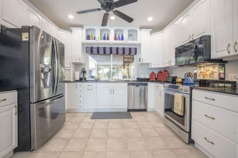 Well-equipped kitchen