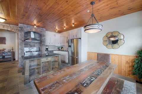 Gourmet kitchen