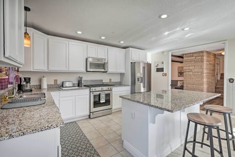 Fully Equipped Kitchen | Dishware/Flatware