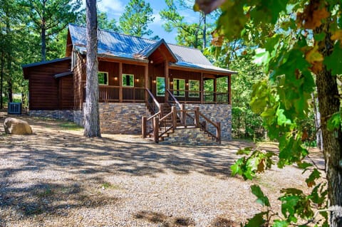 Bella Rose, a luxury one bedroom cabin for a romantic getaway.