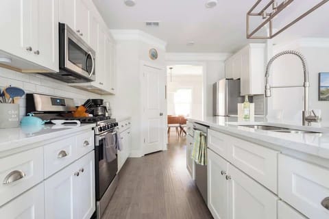 Fully equipped Chef's kitchen