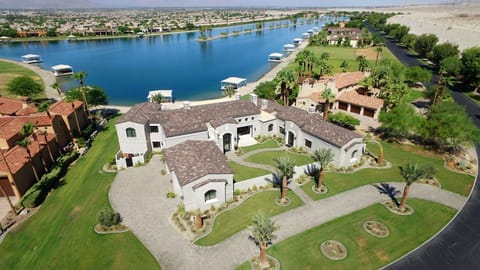 Gorgeous, private home with stunning views!