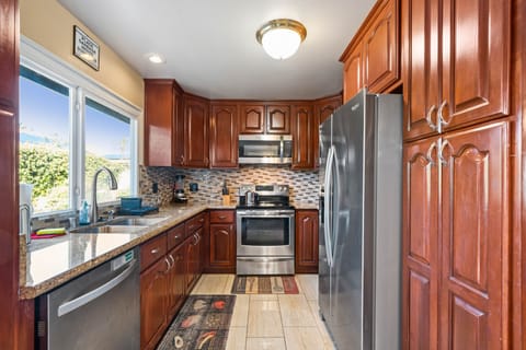 Make use of the handy dishwasher to take care of all the cleaning up