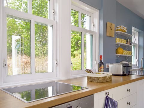 Kitchen | Eagles Gate Lodge, Banff