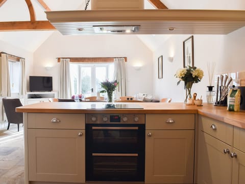 Kitchen | The Old Stables 1 - The Old Stables, Winterslow, near Salisbury