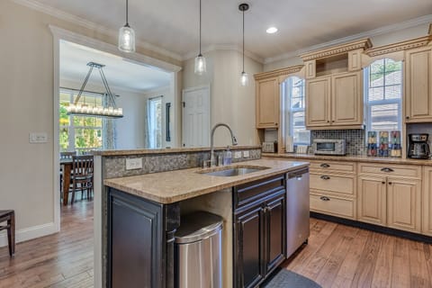 4-slice toaster, toaster oven and 12-cup coffee maker in the kitchen too