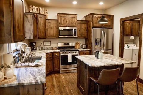Live edge granite and gorgeous cabinets. Stocked kitchen. 