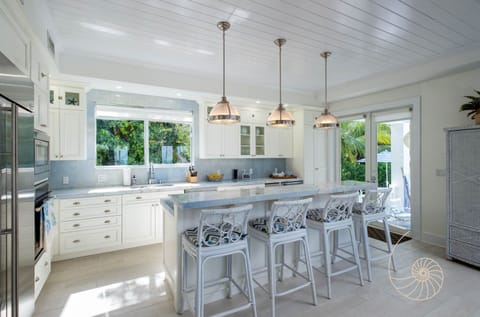 Fully Stocked Kitchen w/ Bar Seating 