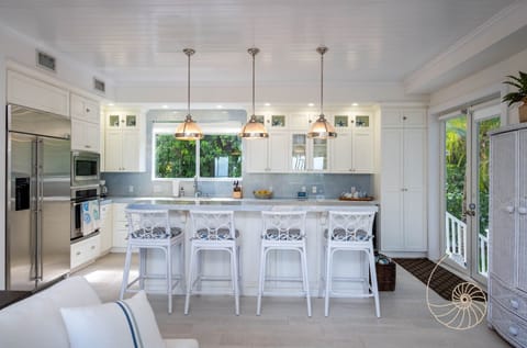 Fully Stocked Kitchen w/ Bar Seating 