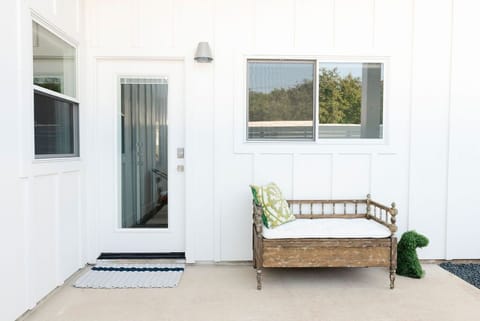 Entrance with a push-button keypad