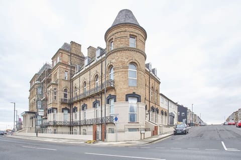 Regency Mansions Apartment, Redcar - Host & Stay