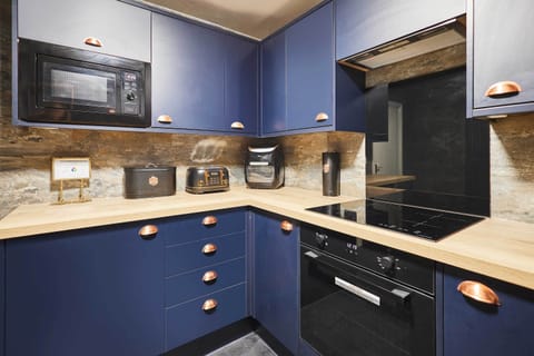 Regency Mansions Apartment, Redcar - Host & Stay