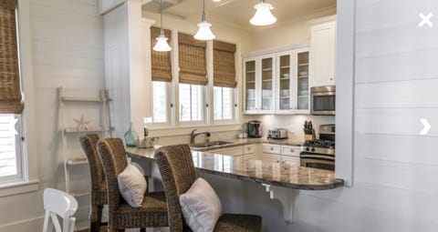 Kitchen: With High Stool Seating