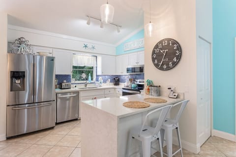 Aquarius Kitchen (2)