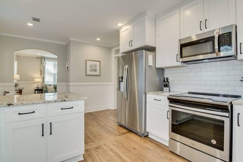 Full Stocked Kitchen (4)