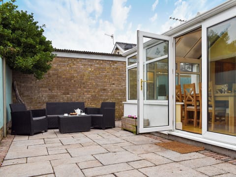 Sitting-out-area | Black Rock Hideaway, Portmadog