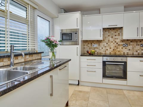 Kitchen | Black Rock Hideaway, Portmadog