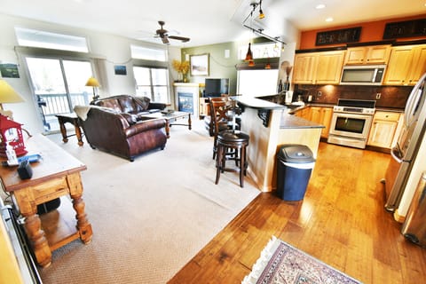 Spacious Great Room - Spacious Great Room