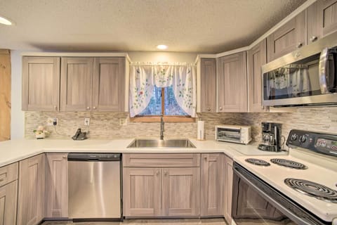 Fully Equipped Kitchen | Drip Coffee Maker | Trash Bags/Paper Towels