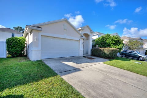 Spacious driveway