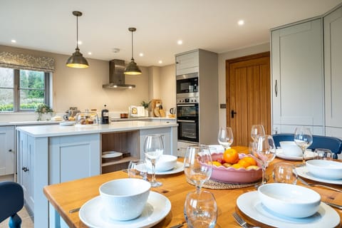 Benson Cottage Kitchen - StayCotswold