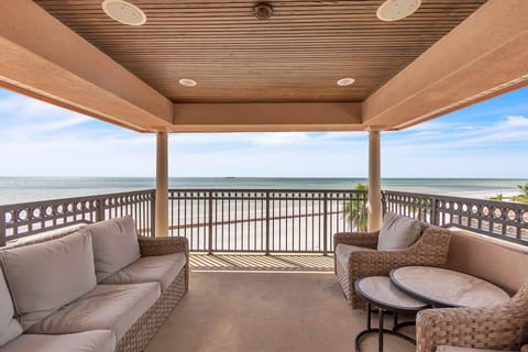 Upper Level Balcony with Seating