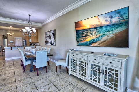 Main level - Living room