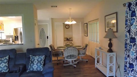 Living Room/Dining Area