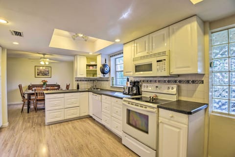 Kitchen | Fully Equipped w/ Cooking Basics