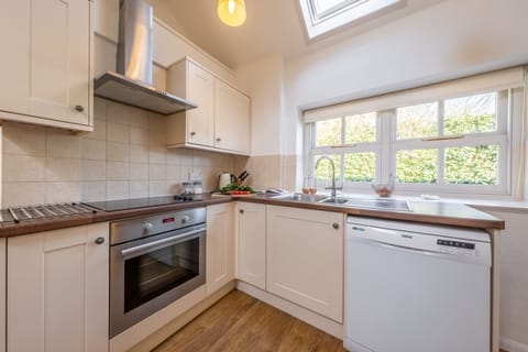 Ground floor: Modern, well-equipped kitchen