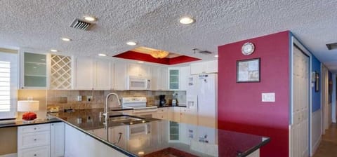 Fully stocked kitchen - to eat in if desired