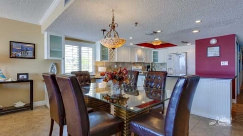 Dining room table with seating for 6