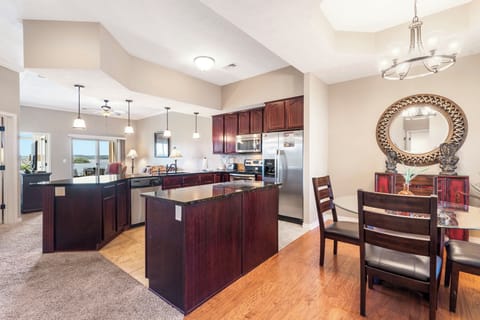 Full Kitchen with Dining Area