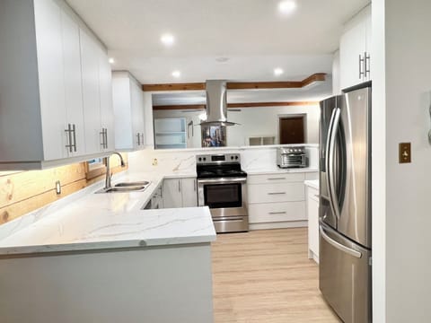 Large renovated Kitchen with electric stove/oven, toaster/fryer, coffee machine