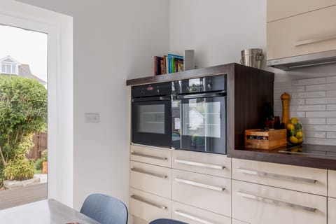 The property has dual ovens for our cooking enthusiasts.