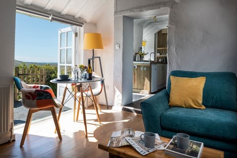 Little Cottage Living & Dining area