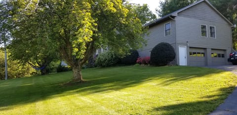 Entrance to studio apartment through the garage, ample guest parking.