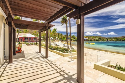 75375052-H1-MGVC_St_Thomas_Exterior_Beach_1-min