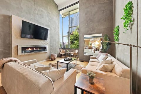 Make your stay memorable in this stunning downtown San Diego home!