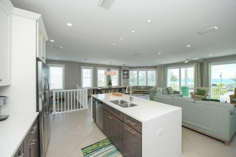 TOP FLOOR LIVING ROOM