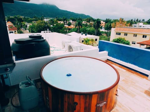 Outdoor spa tub