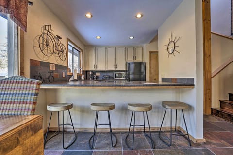 Fully Equipped Kitchen | Dishware & Flatware