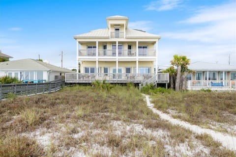 Cflat is a beautiful beach front home in the pier park area of Panama City Beach.