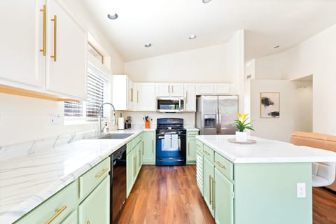 Kitchen: Stainless steel appliance, brand new